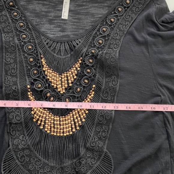 FLATS AND HEELS Womens L Black Boho Wood Bead Applique Flowy Semi Sheer Top - Picture 8 of 9